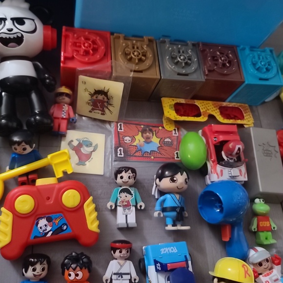 Ryan's World Super Surprise Toy Safe - Picture 4 of 5